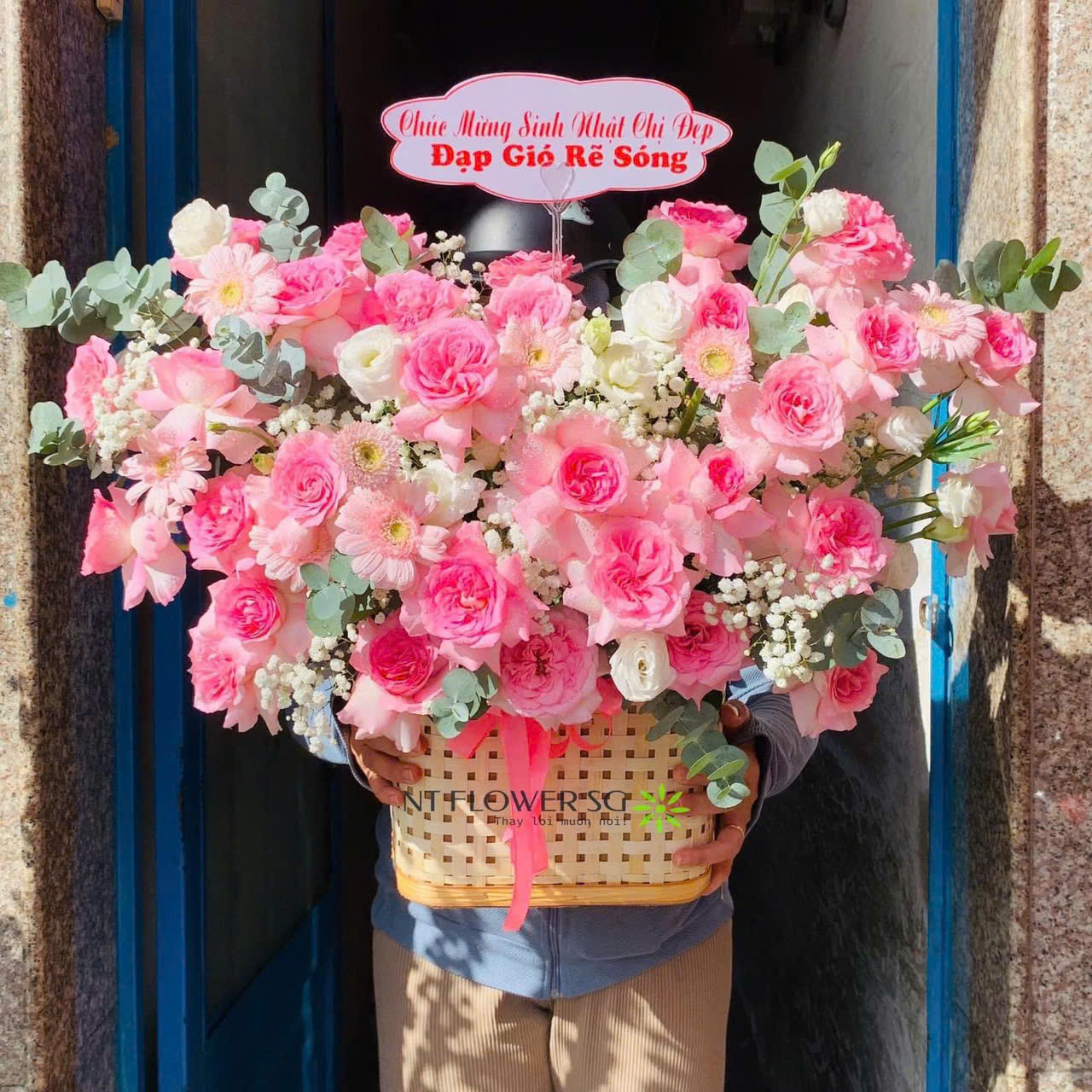 Giỏ Hoa Chúc Mừng  Lạc Thần GH56