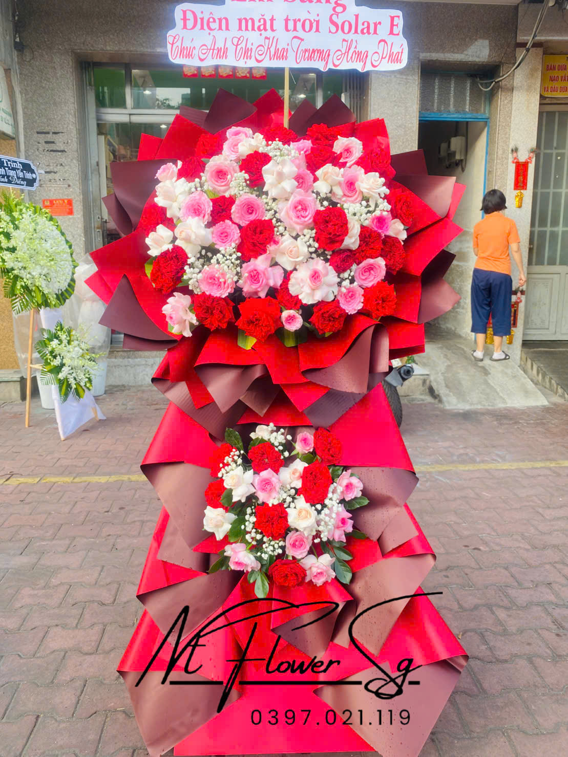 Kệ Hoa Khai Trương Đỏ Kem KT63