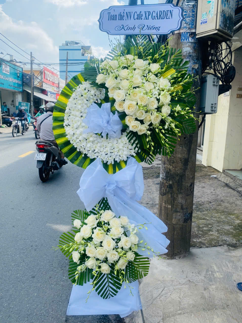 Hoa Tang Chia Buồn  HT71