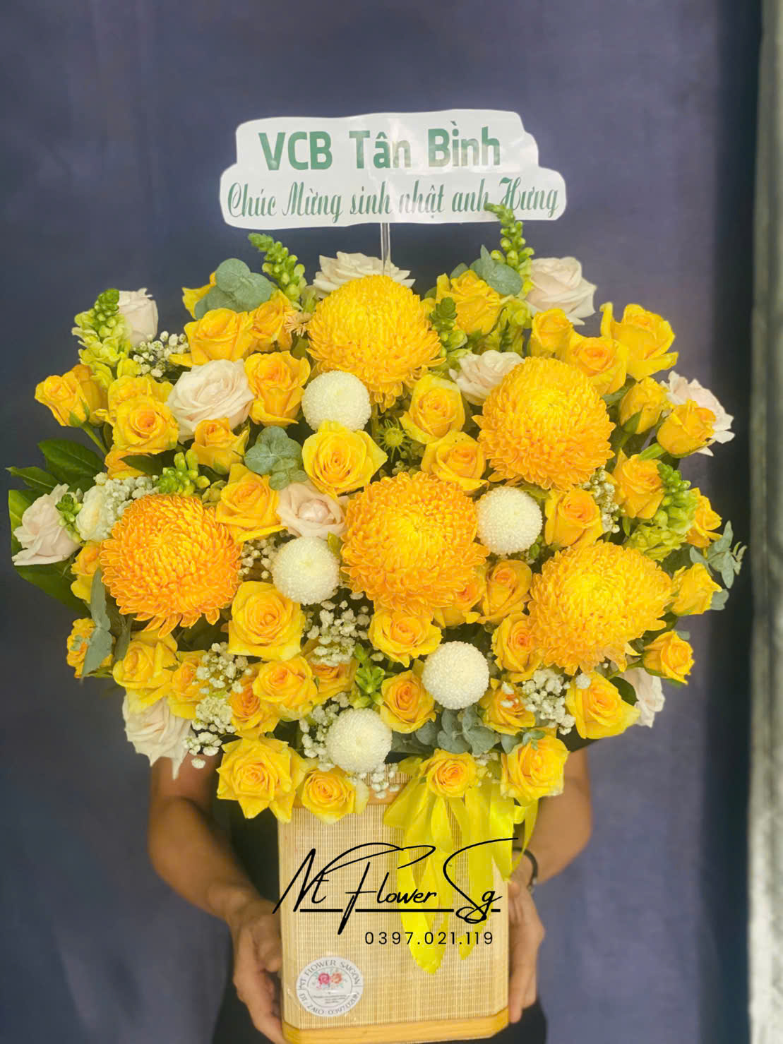 Giỏ Hoa Tông Vàng Mạnh Mẽ GH42