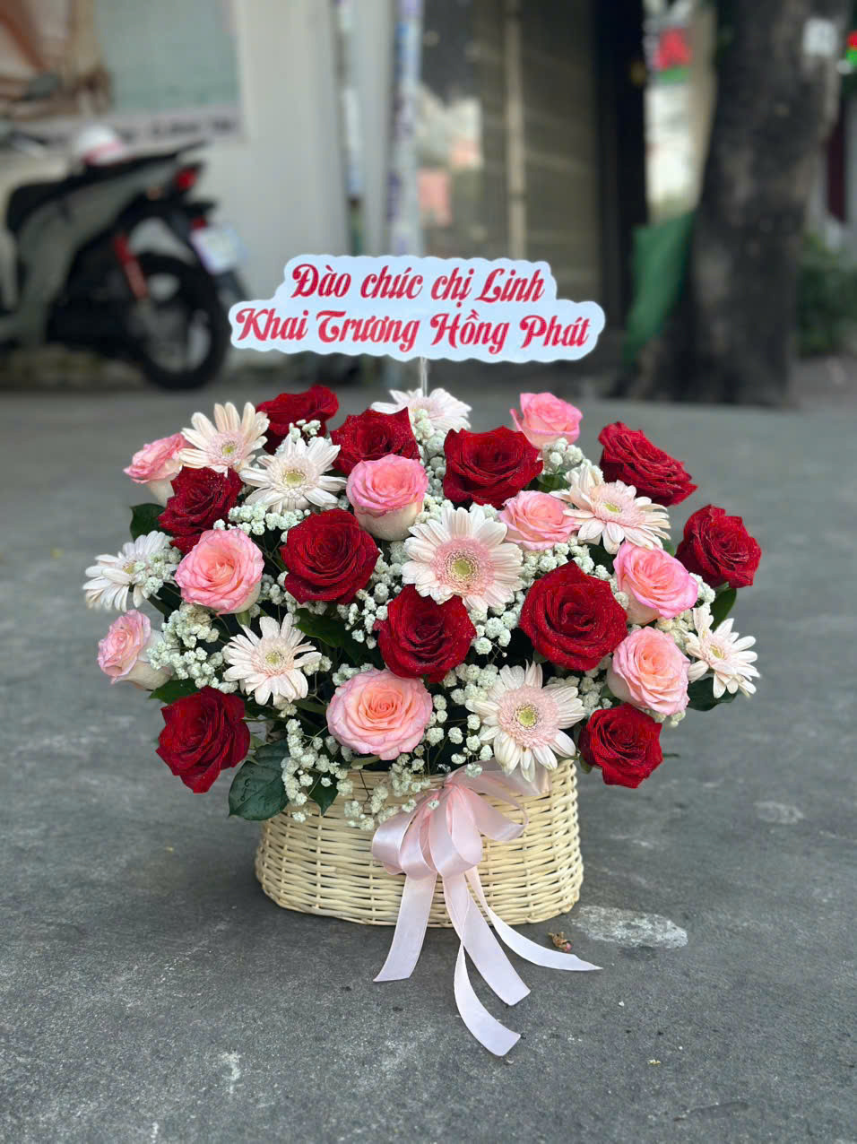 Giỏ Hoa Tươi  Đỏ Hồng Nhỏ GH68