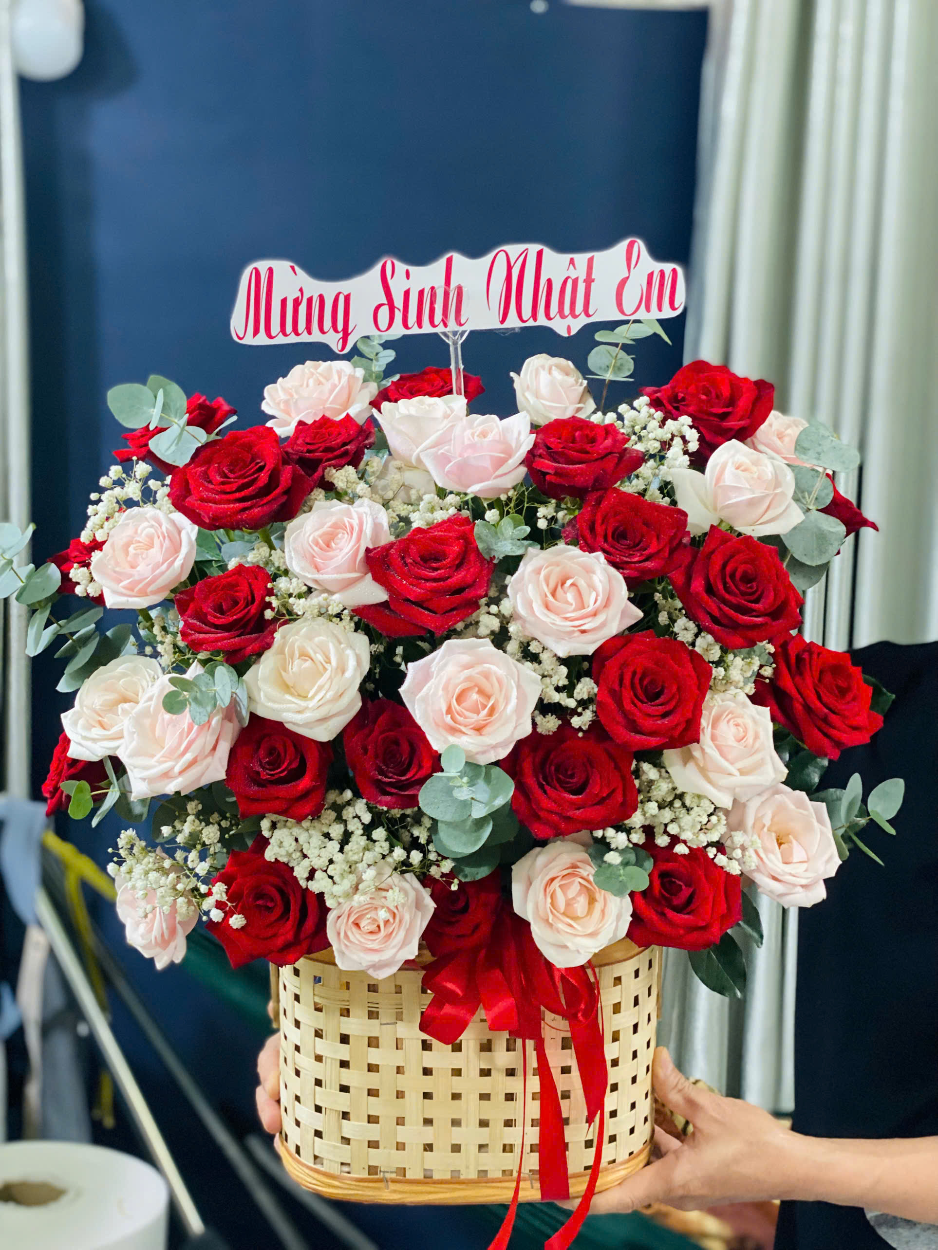 Giỏ Hoa Tươi Đỏ Kem  GH39