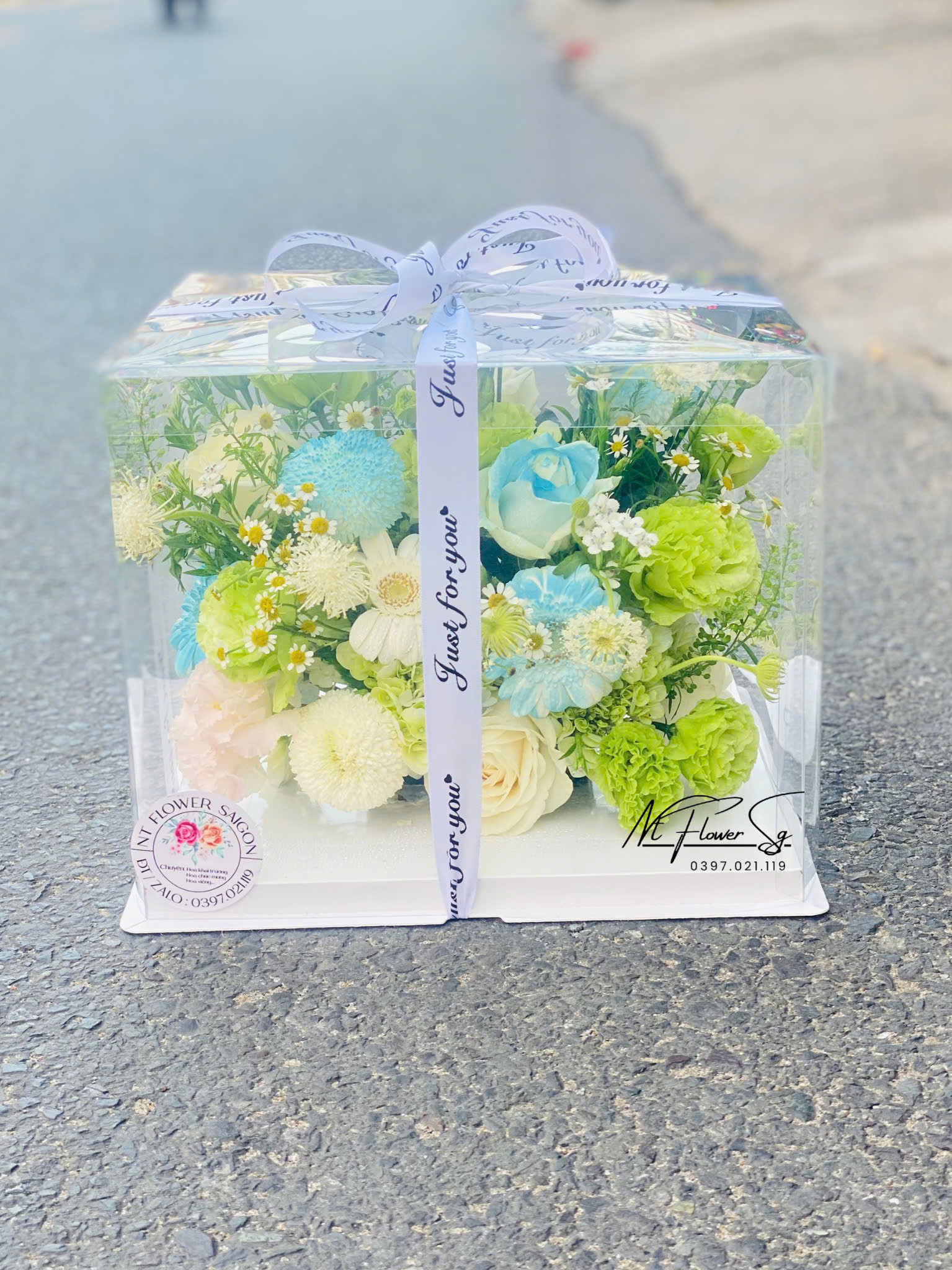 Giỏ Hoa Tươi Vali Xanh GH70