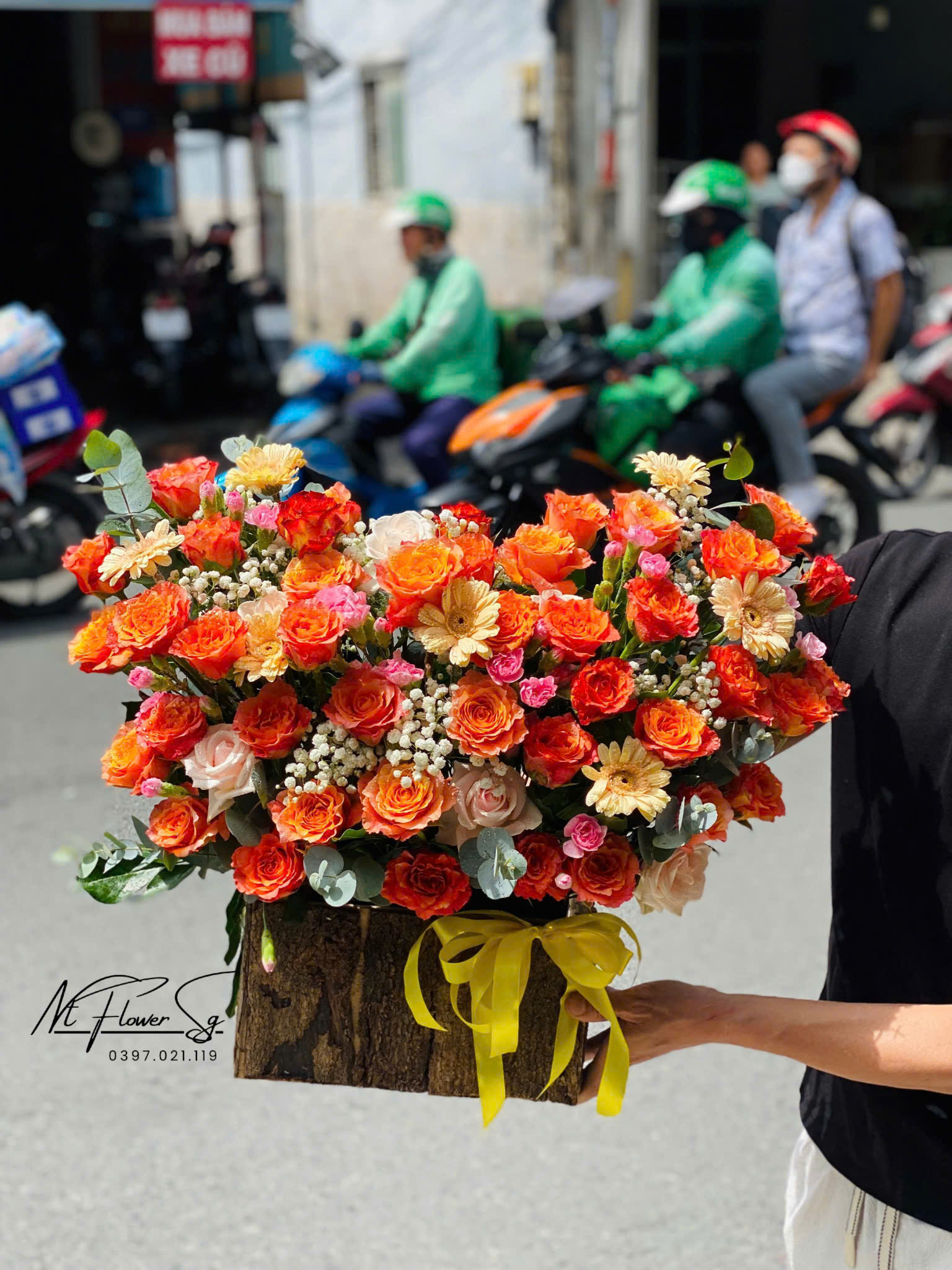 Giỏ Hoa Tươi Cam Hiện Đại GH73