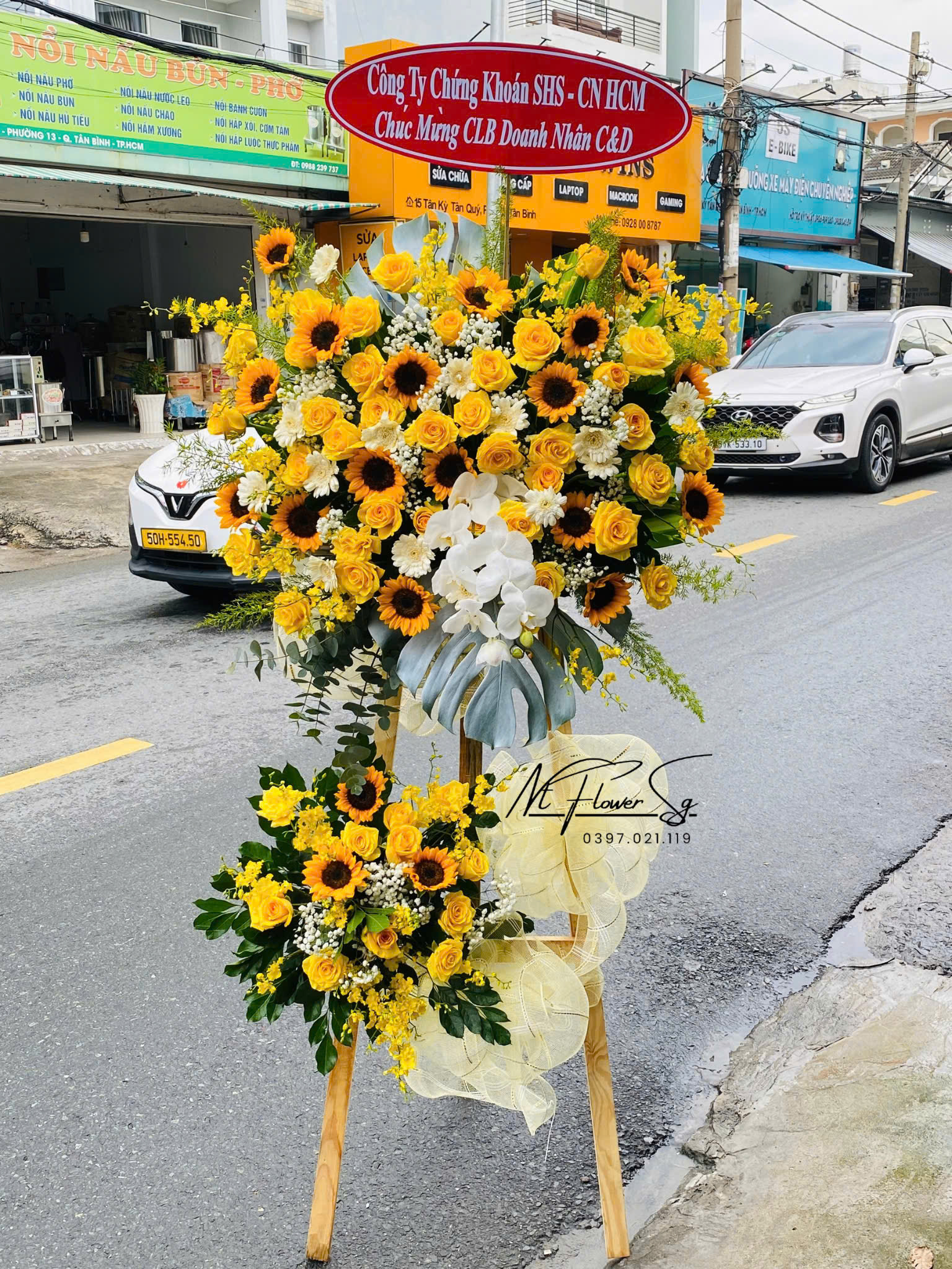 Kệ Hoa Khai Krương Tông Vàng Mix Lan Hồ Điệp KT25