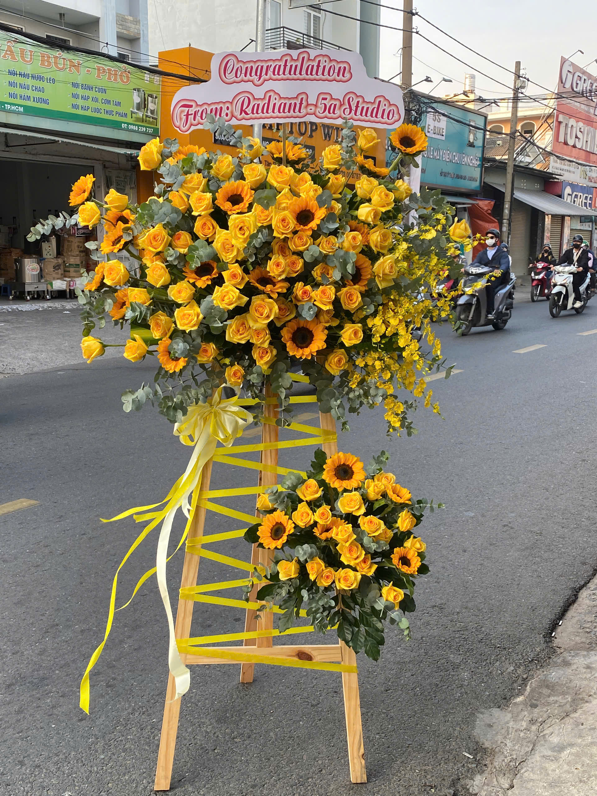 Kệ Hoa Khai Trương  Tông Vàng KT 01