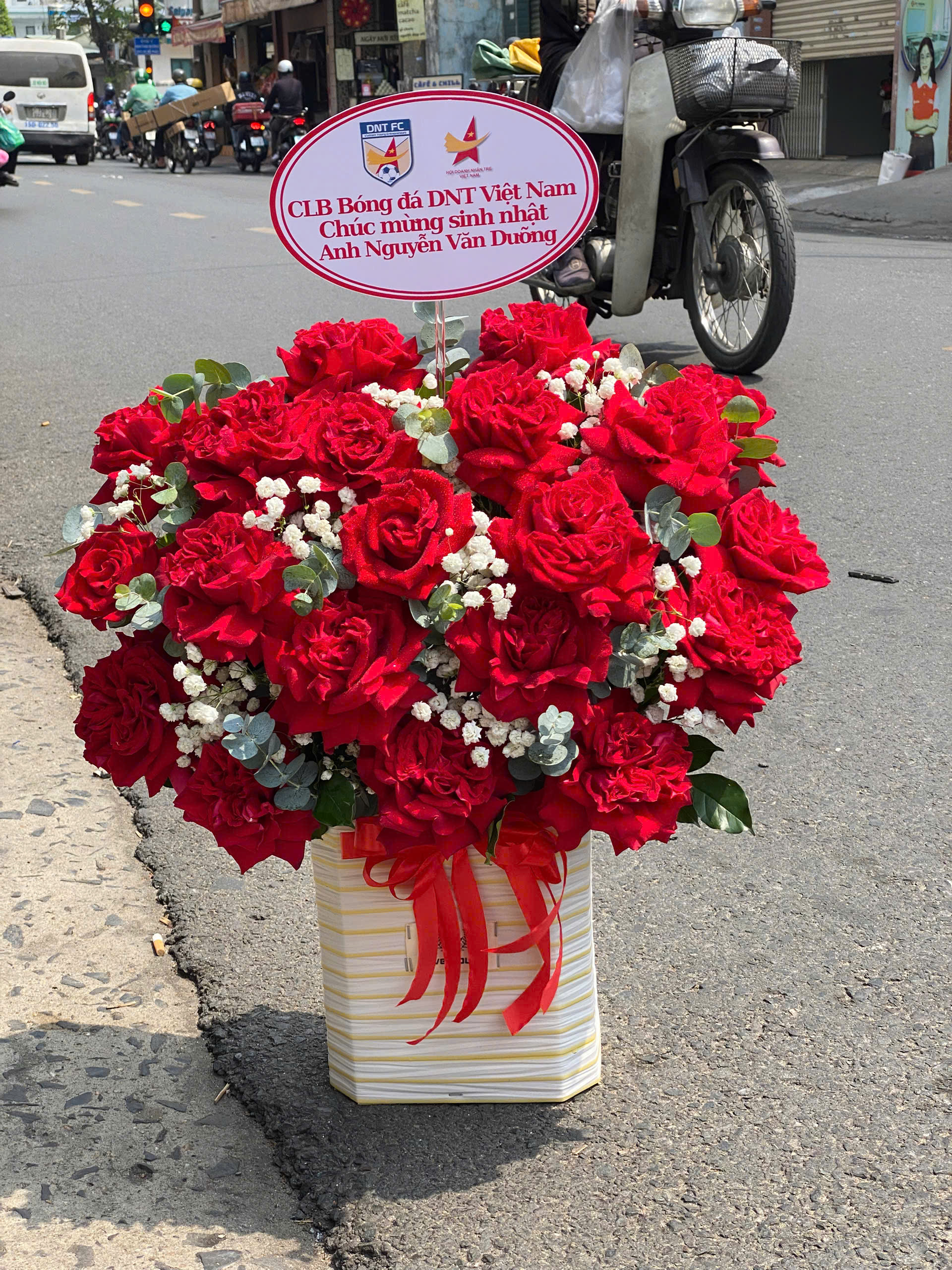 Giỏ Hoa Hồng Đỏ 8/3 Cao Cấp – Sang Trọng & Nổi Bật GH38