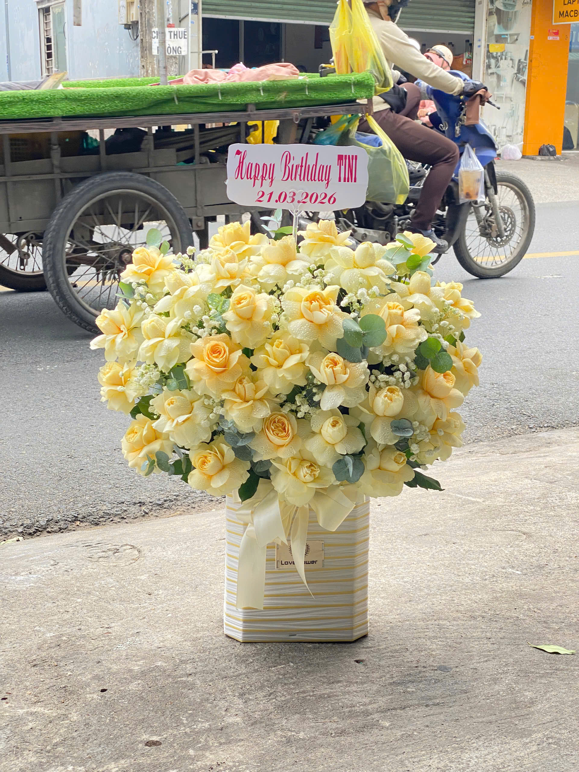 Giỏ Hoa Virto Vàng GH80