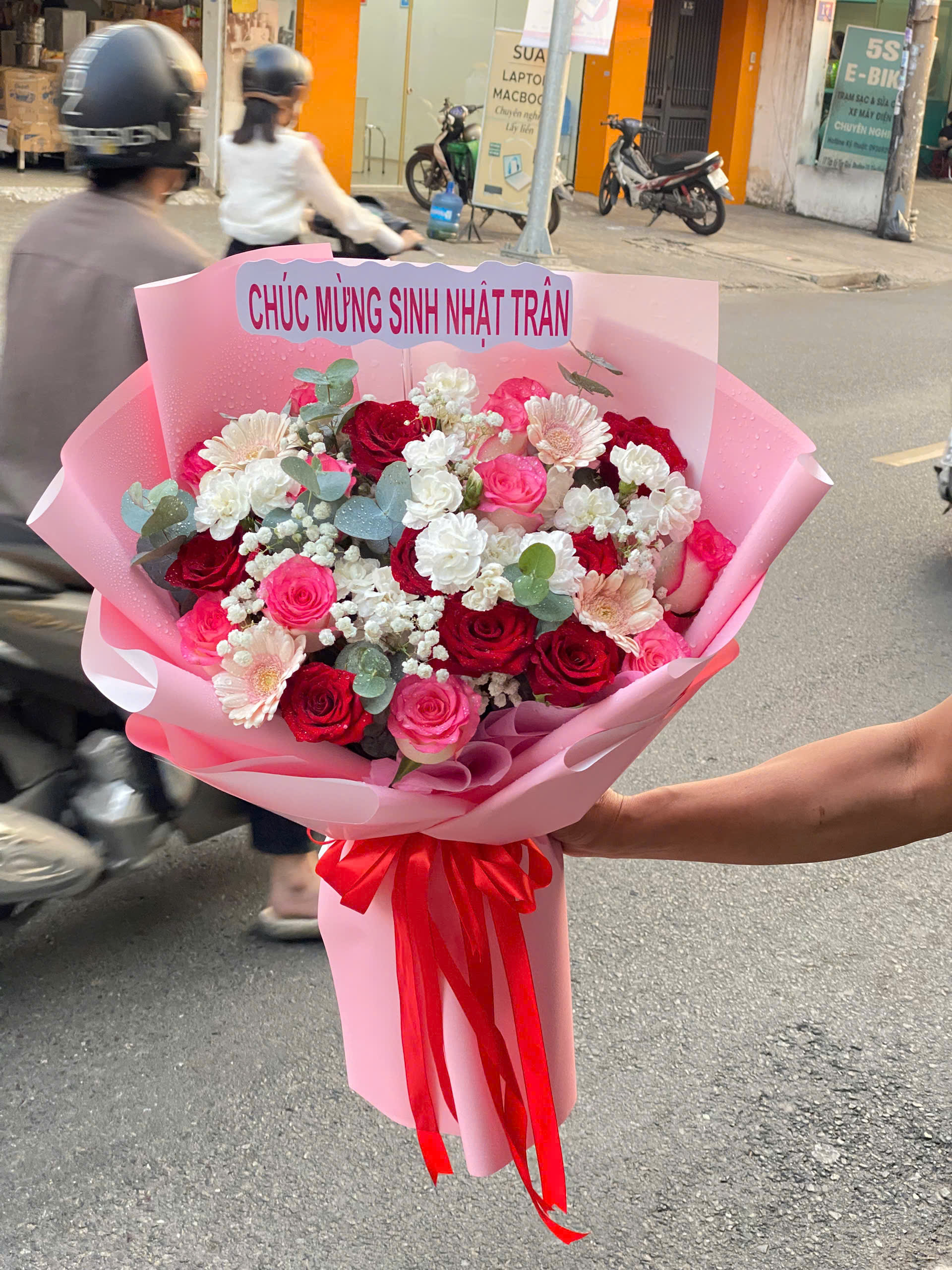 Bó Hoa Sinh Nhật Tone Hồng Đỏ Sang Trọng HB141