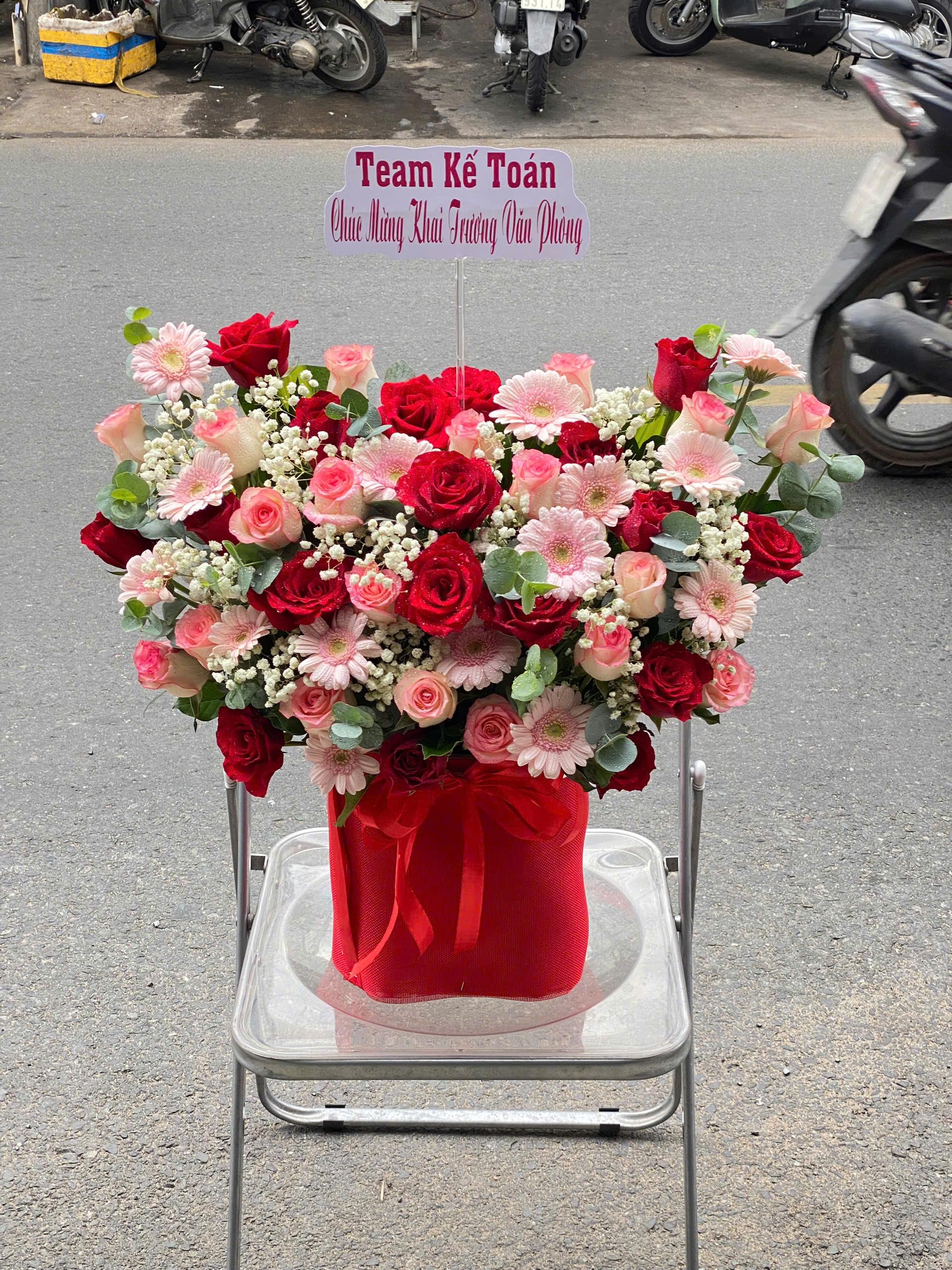 Giỏ Hoa Chúc Mừng Khai Trương Tone Đỏ Hồng Sang Trọng  GH84