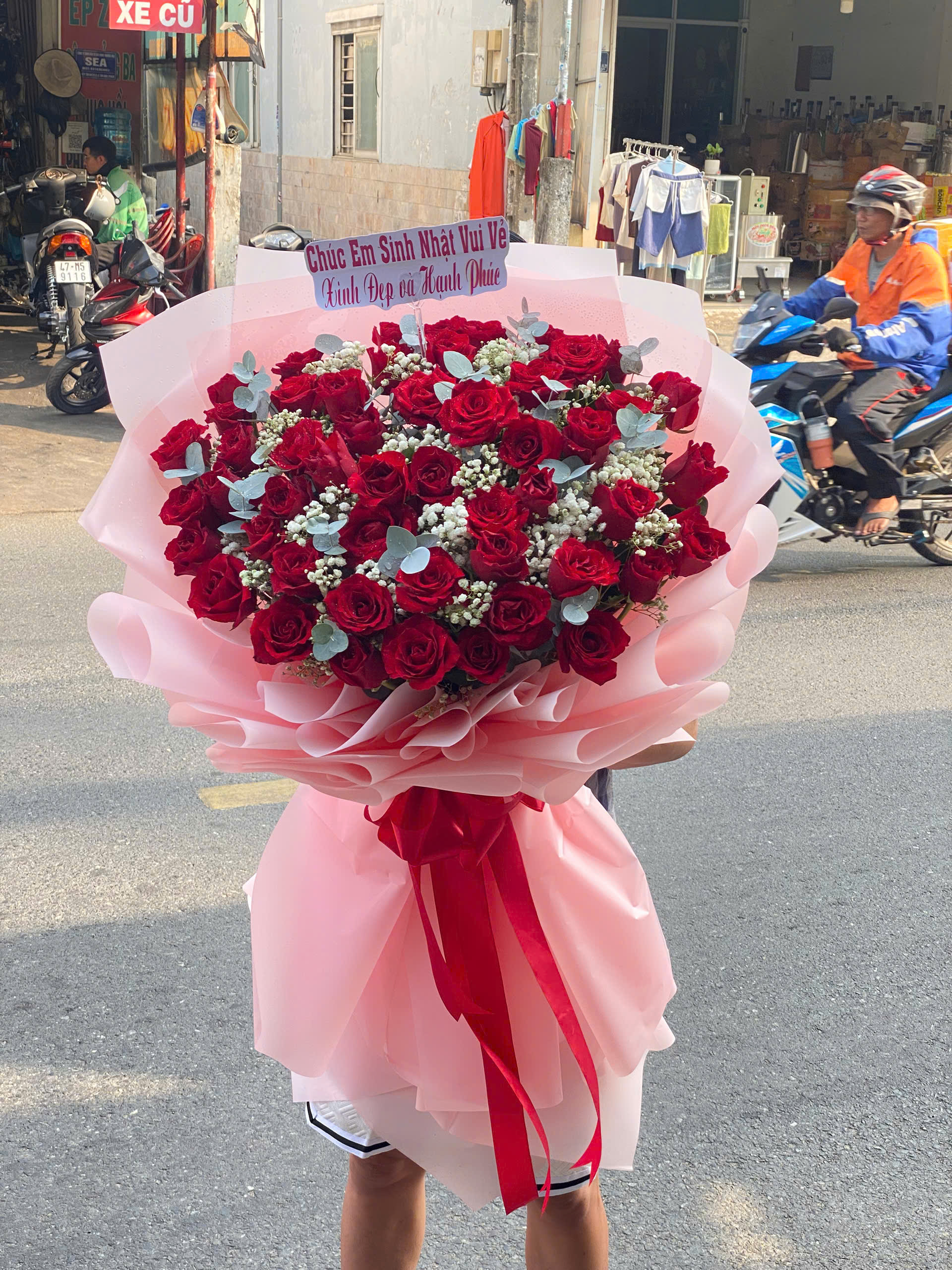  Bó Hoa Hồng Đỏ Sinh Nhật Sang Trọng BH143