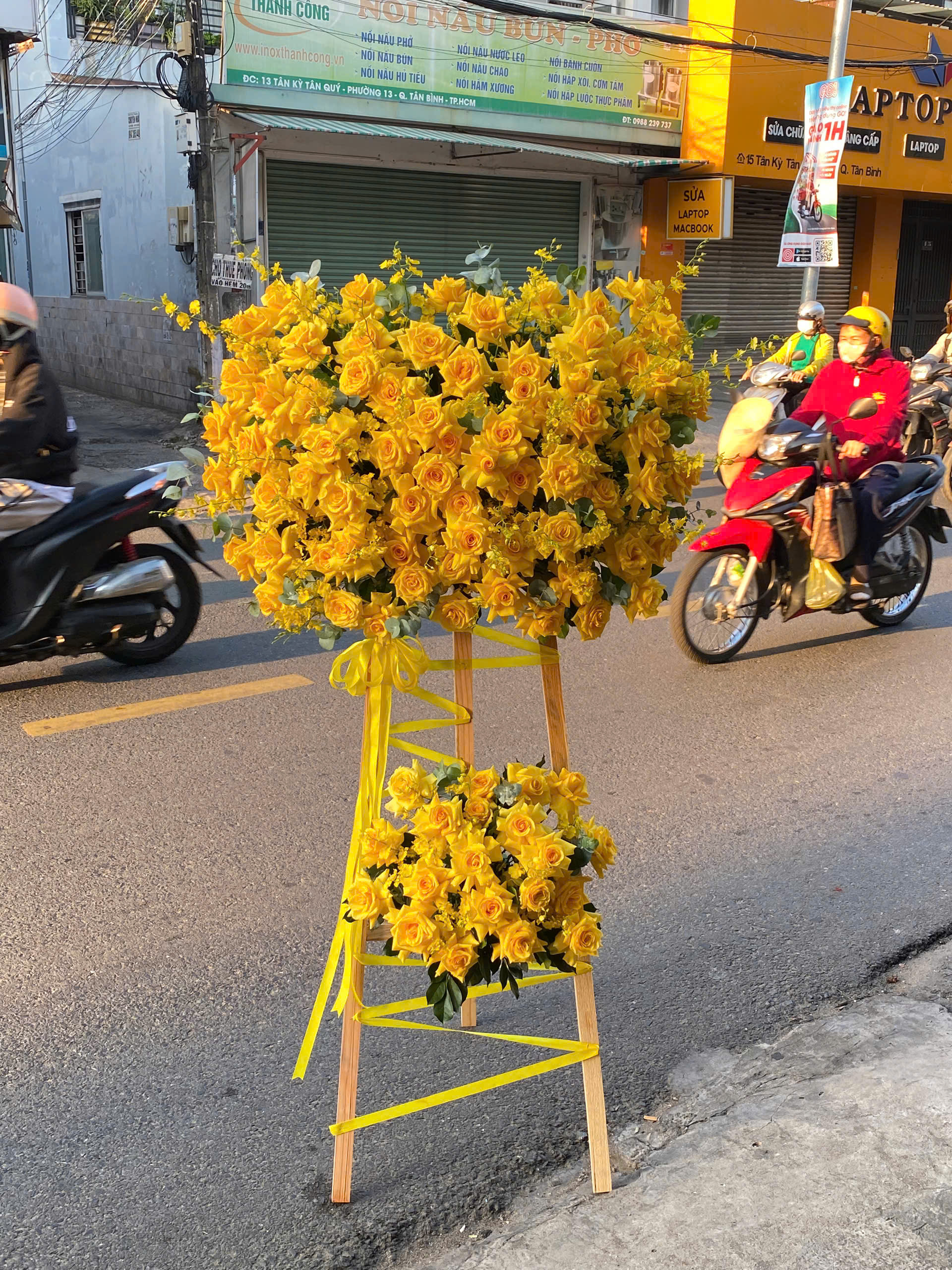 Kệ Hoa Khai Trương Tone Vàng Sang Trọng Thành Công & Phát Tài KT96