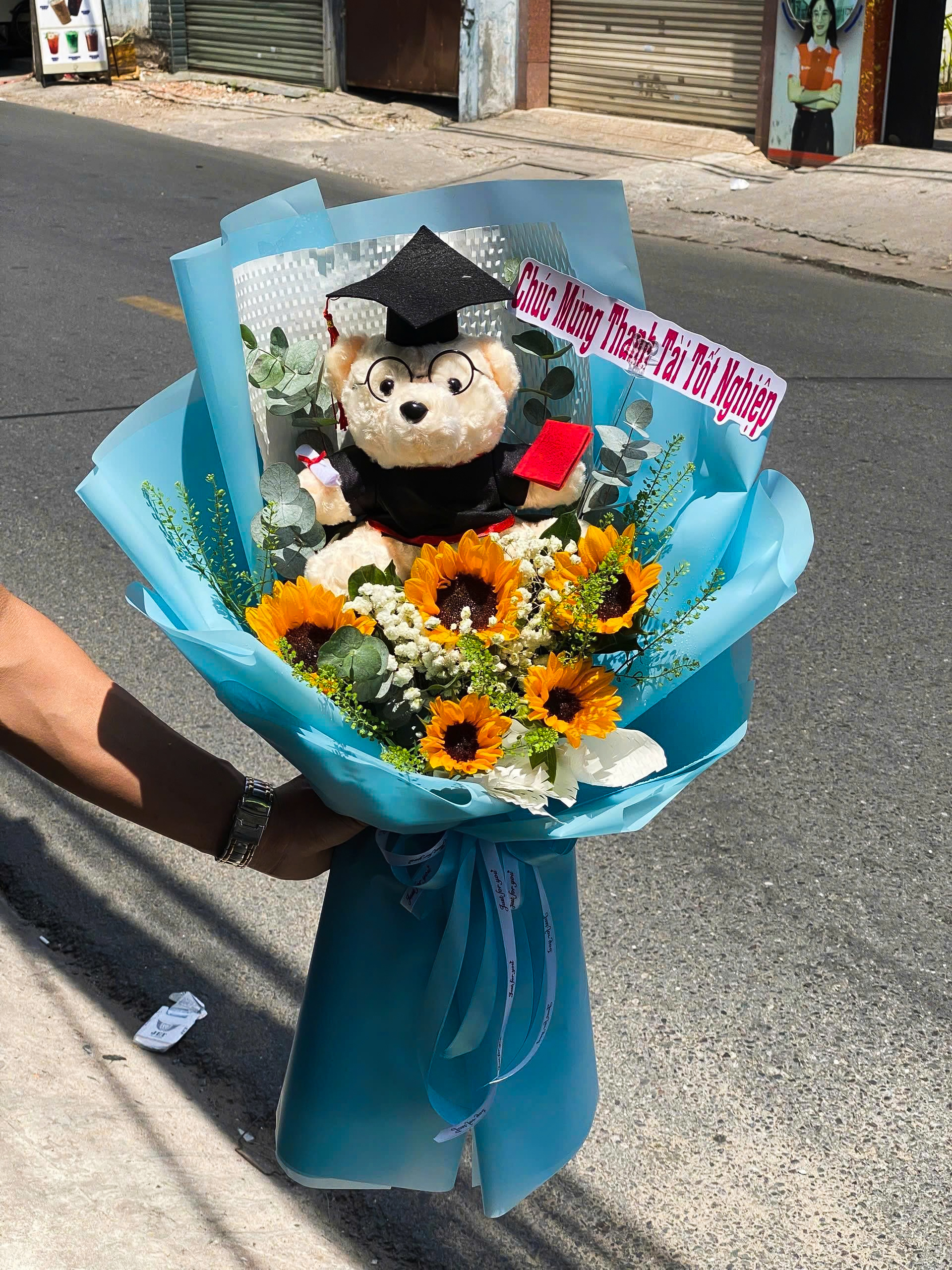 Bó Hoa Graduation Gấu Teddy Xanh Pastel