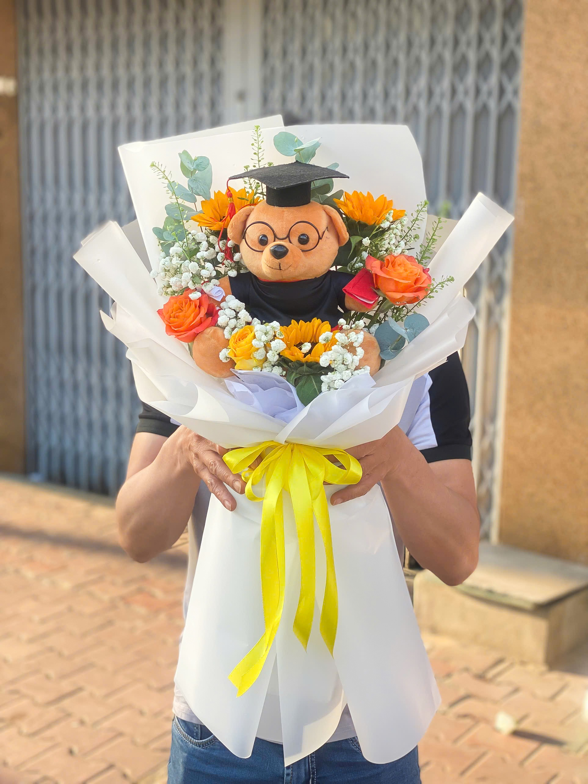 Bó Hoa Graduation Gấu Teddy Hướng Dương Trắng