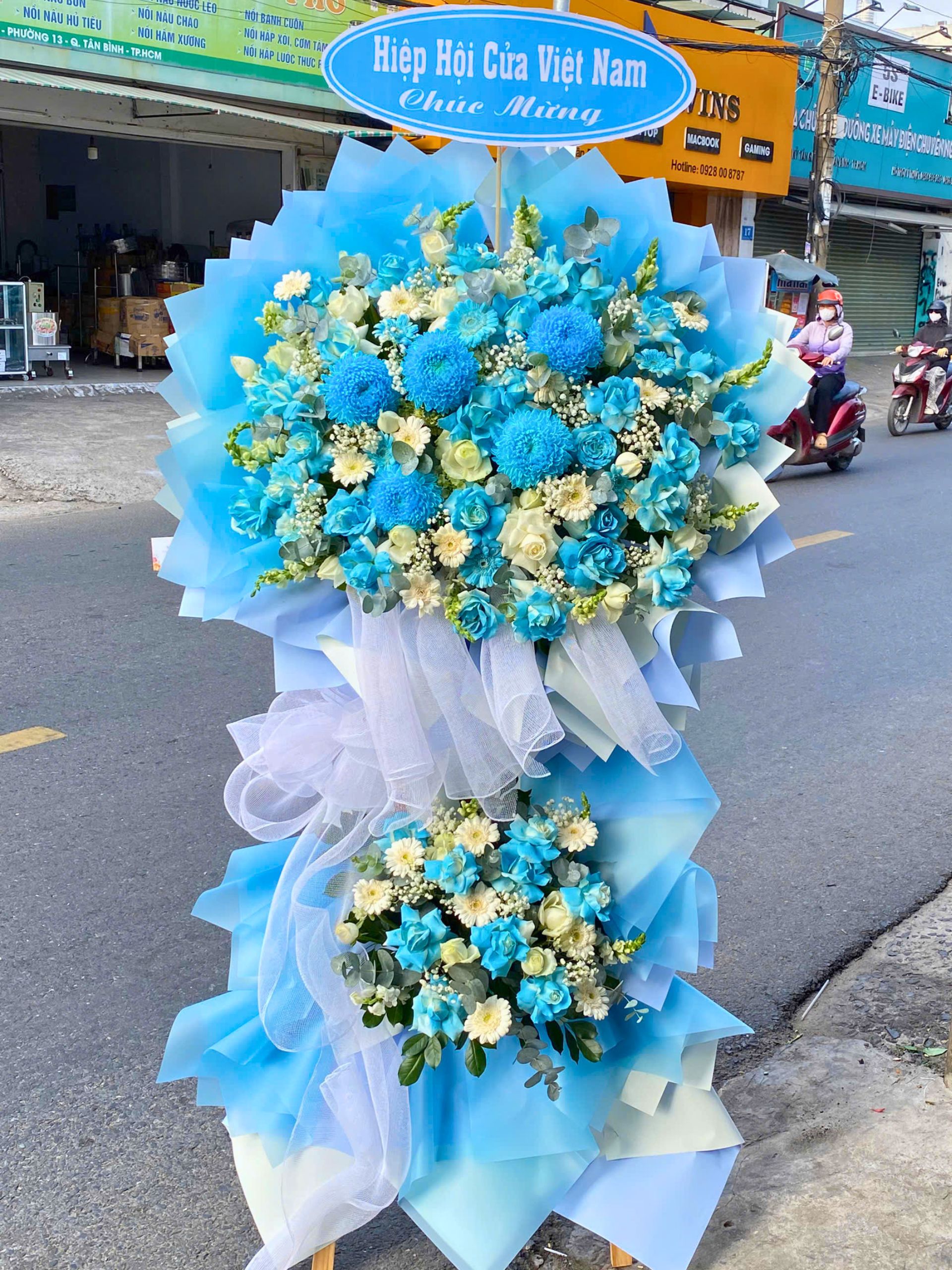 Kệ Hoa Khai Trương Vạn Thành