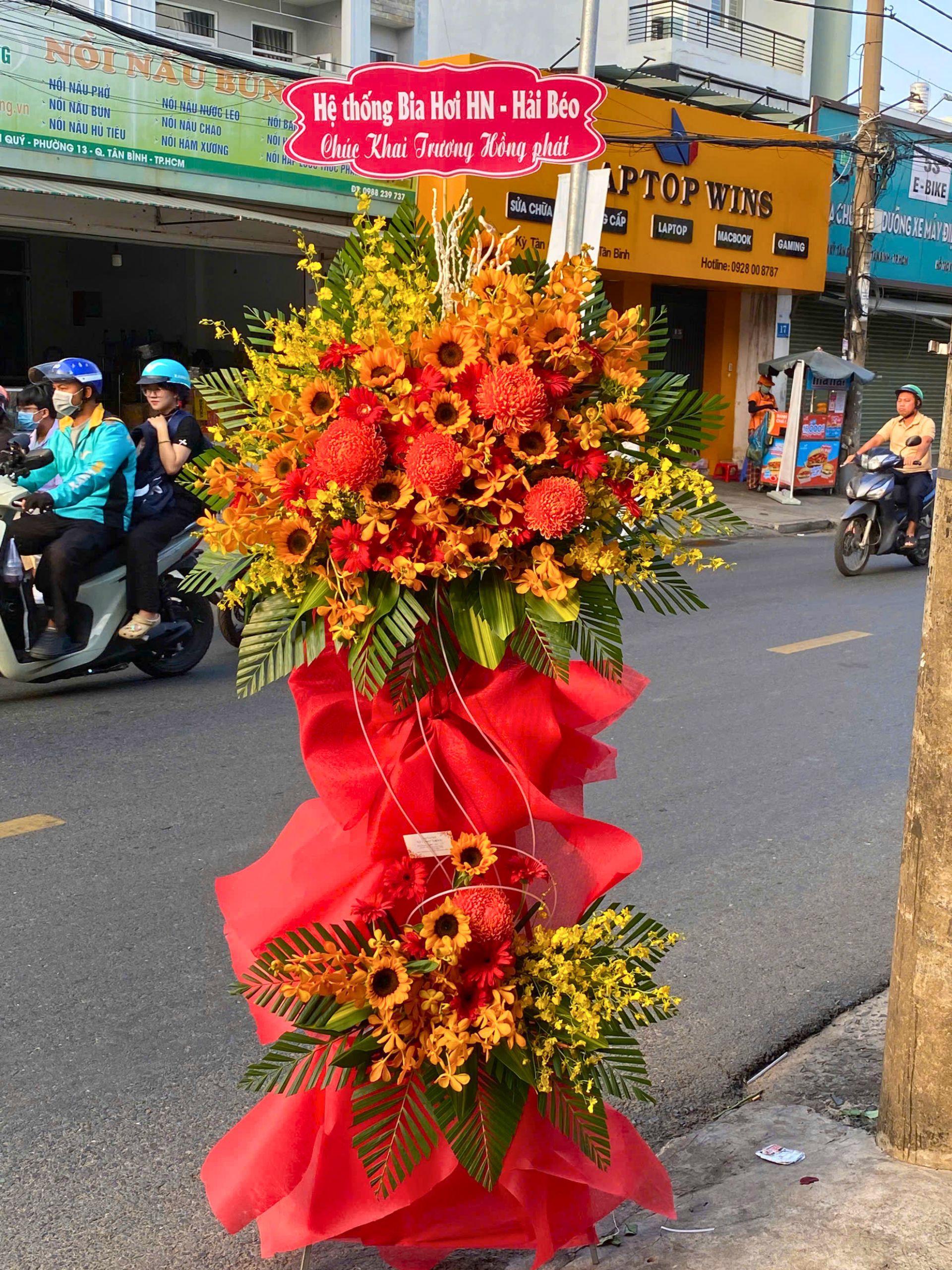 Kệ Hoa Khai Trương Tấn Tài