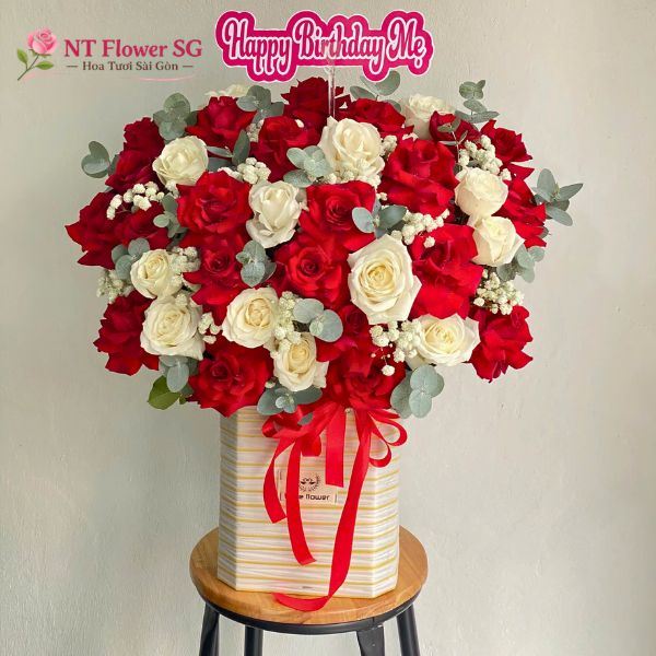 Giỏ Hoa Hồng Đỏ Phối Trắng