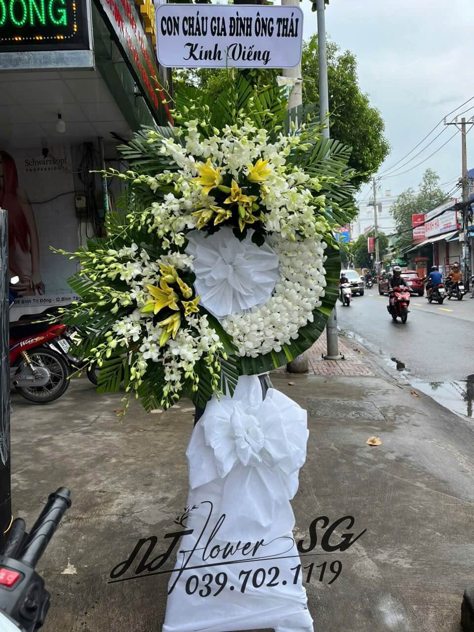 Hoa Tang Chia Buồn HT04