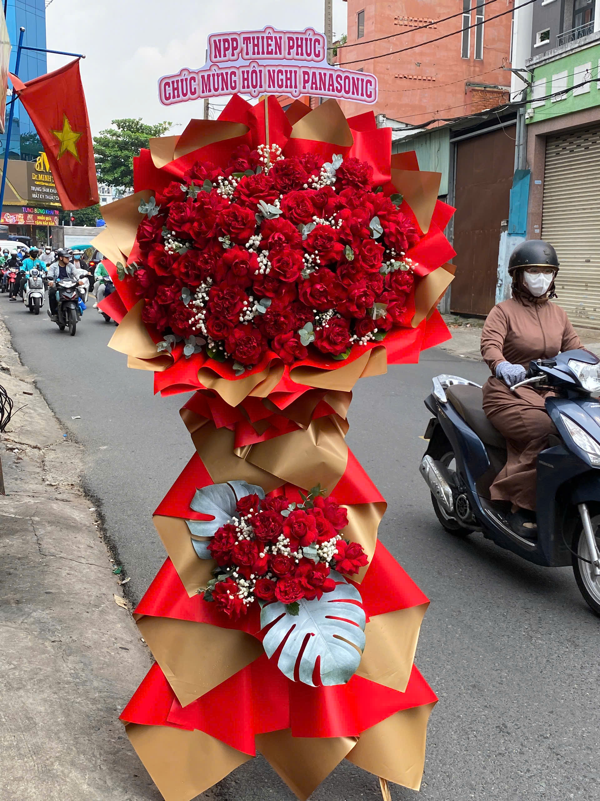 Kệ Hoa Khai Trương Phát Đạt Vươn Xa