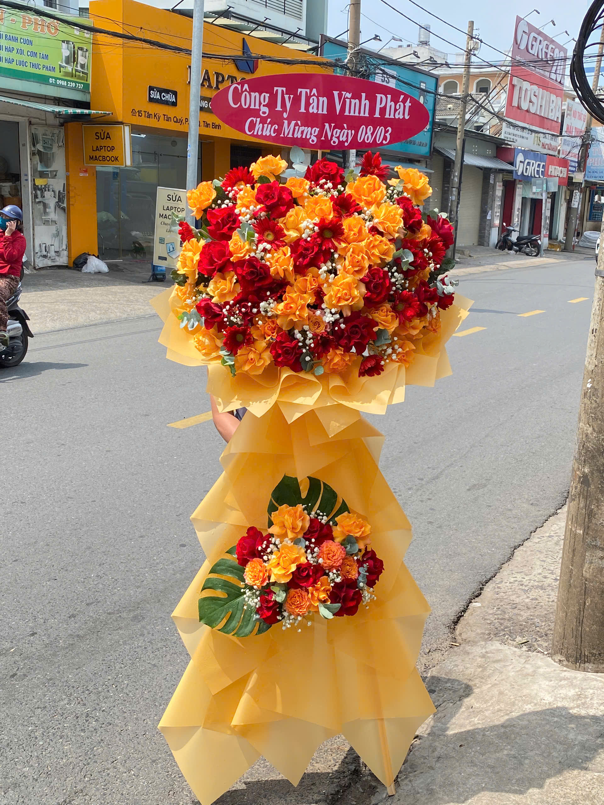 Kệ Hoa Khai Trương Khởi Đầu Thành Công