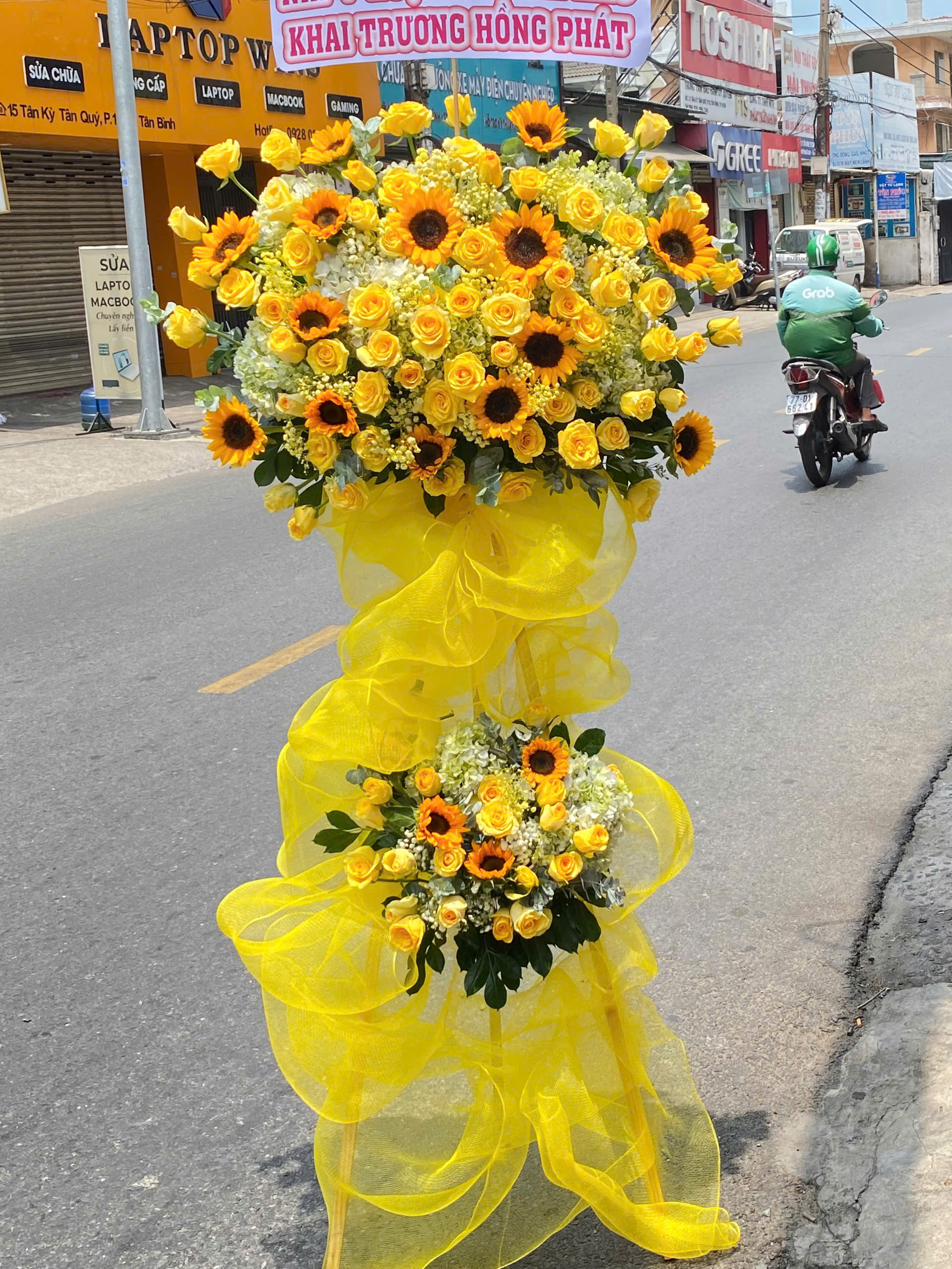 Kệ Hoa Khai Trương Vàng  Hưng Thịnh