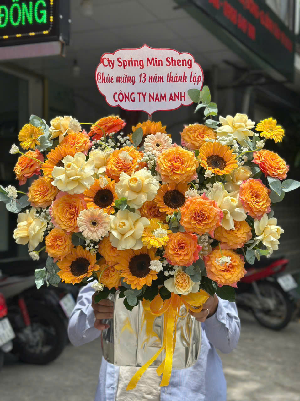 Giỏ Hoa Tươi Cam Vàng 8/3 GH22