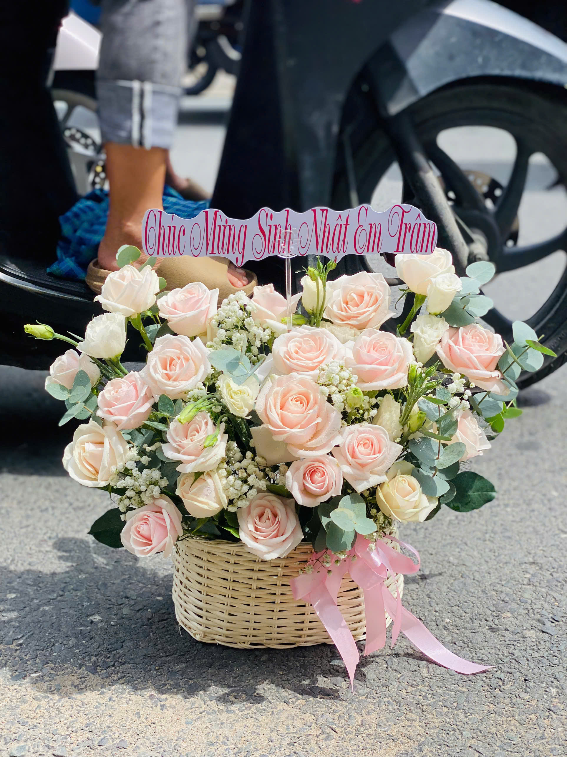 Giỏ hoa tươi 8/3 24